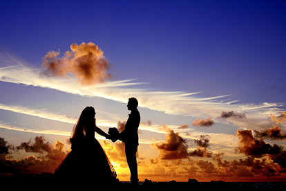 wedding couple in sunset