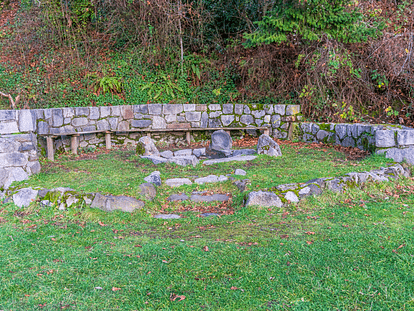 stone wall firepit